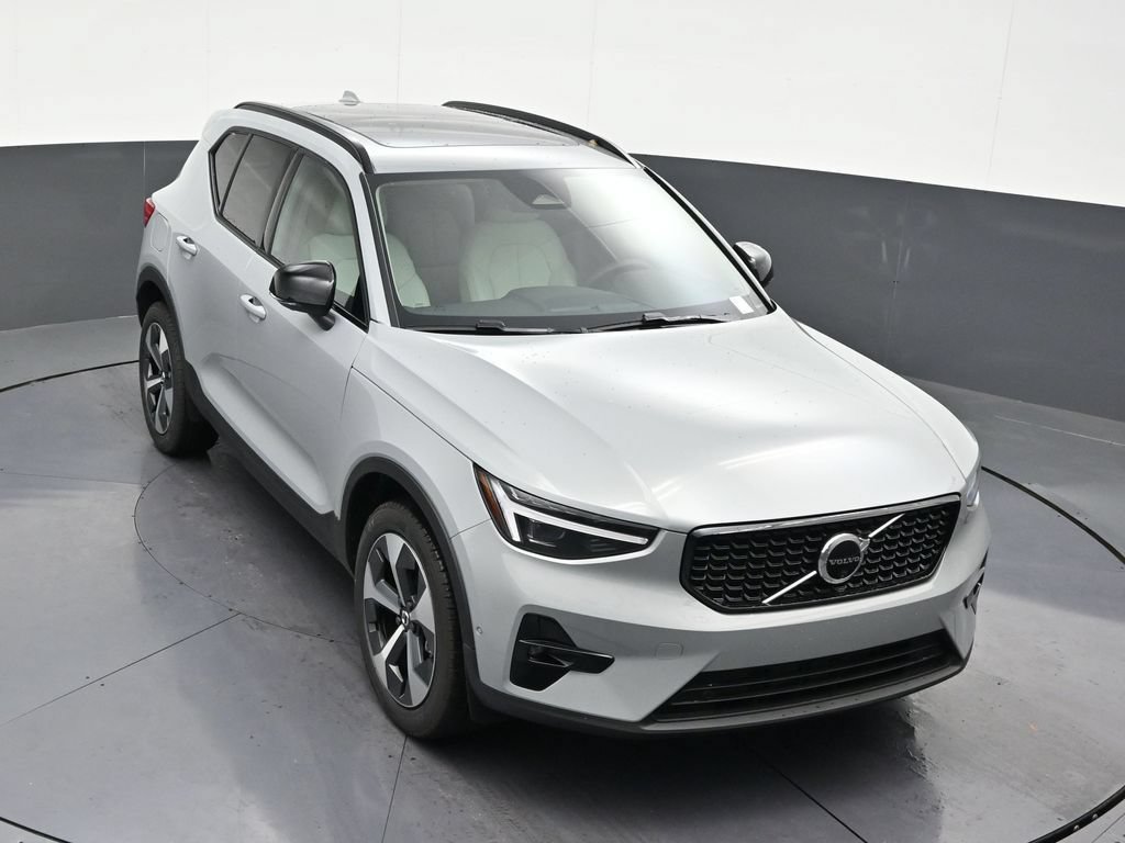 New 2026 Volvo XC40 B5 Plus w/ Protection Package Premier AWD/4WD image 19