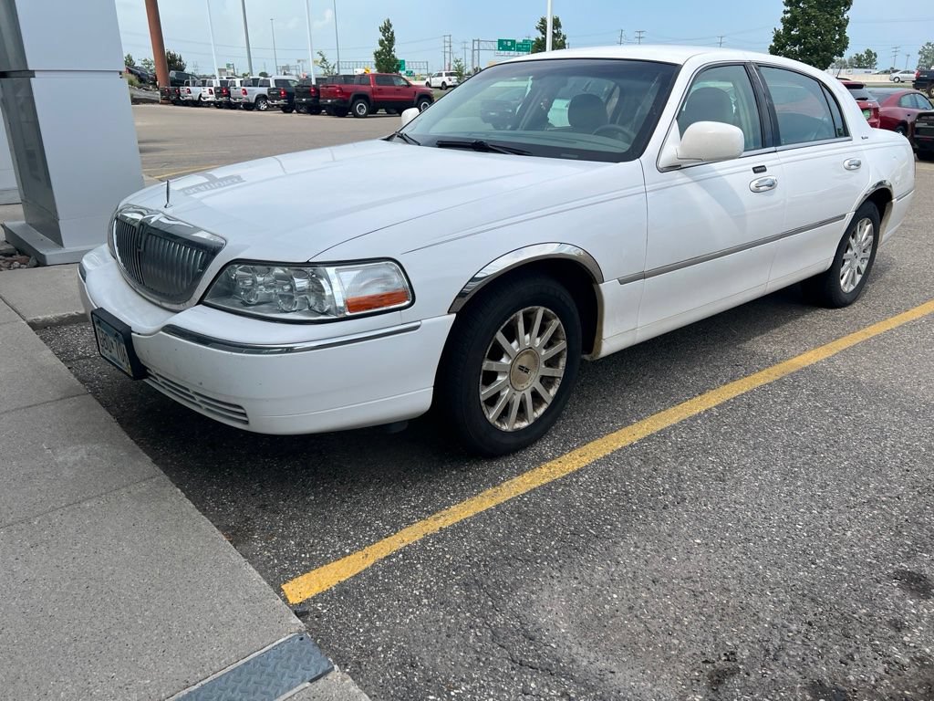 Used 2006 Lincoln Town Car Signature RWD image 5