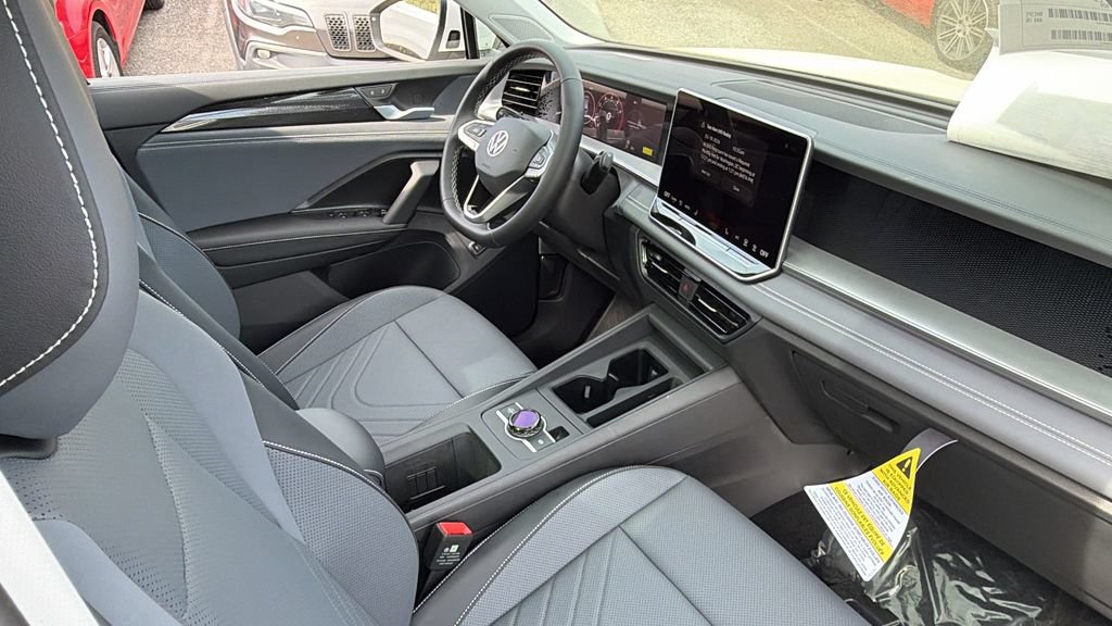 New 2026 Volkswagen Tiguan SE FWD image 7