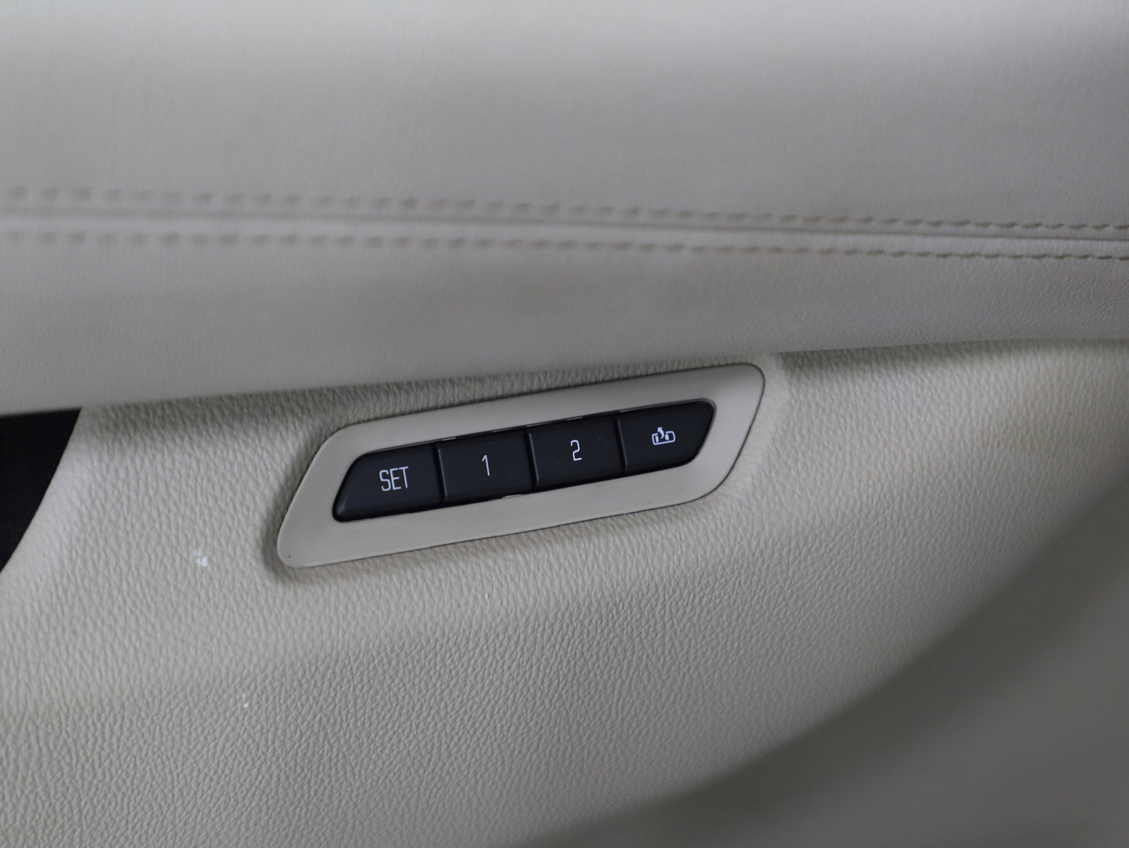 Used 2016 Cadillac Escalade Luxury image 28