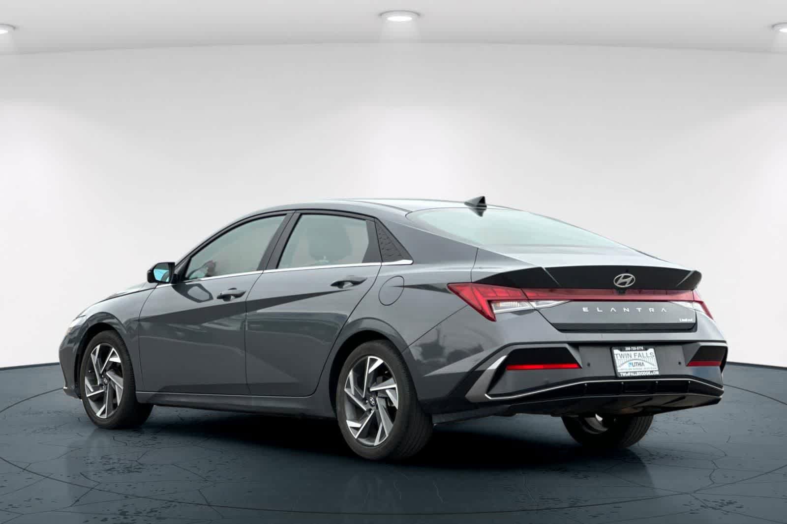Used 2024 Hyundai Elantra Limited FWD image 8