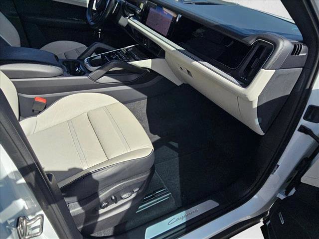 Used 2024 Porsche Cayenne Coupe image 21