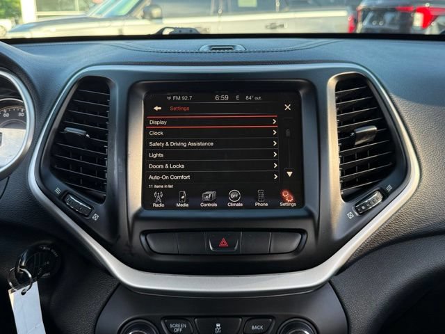 Used 2014 Jeep Cherokee Latitude w/ Cold Weather Group FWD image 21
