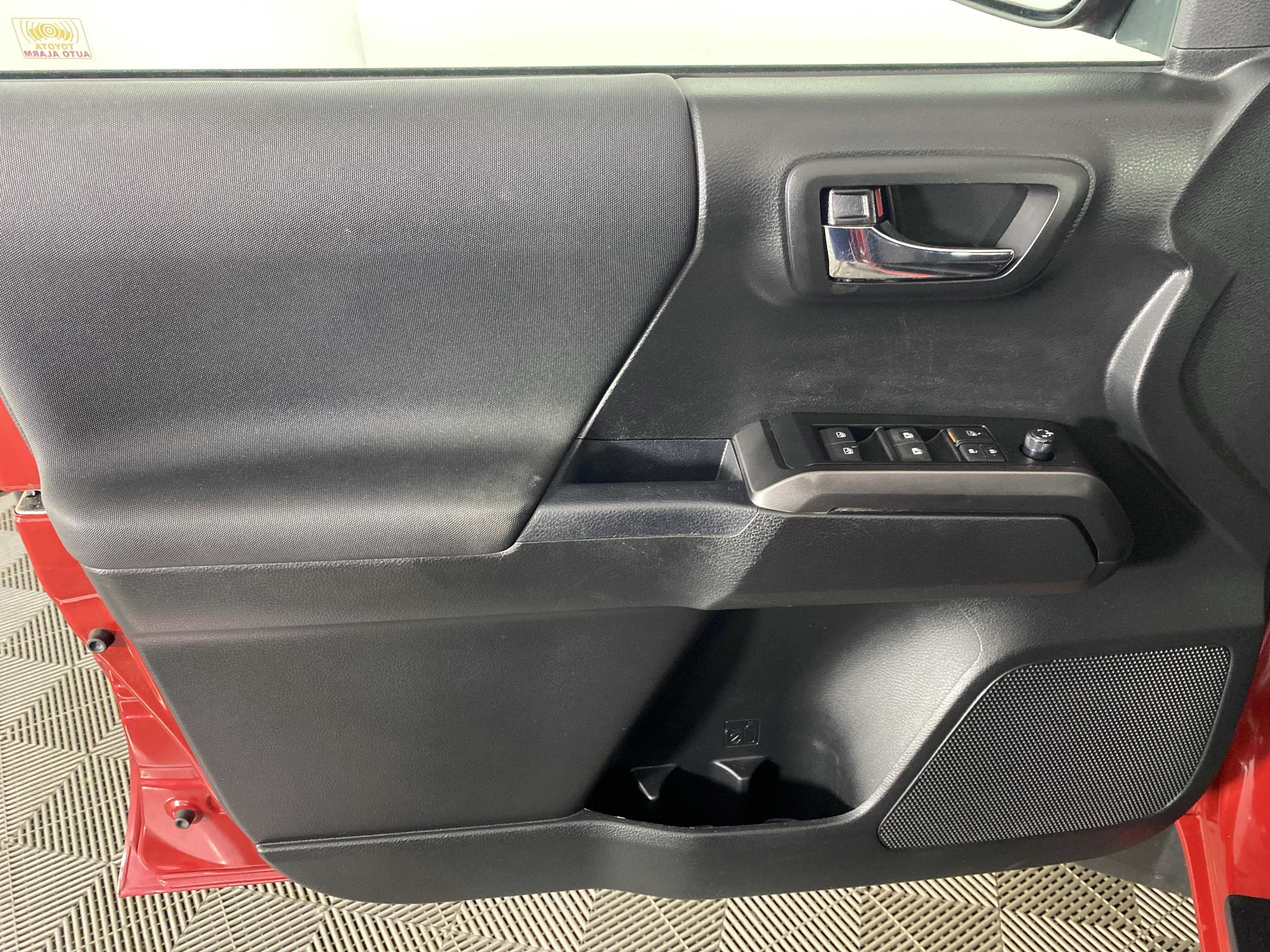 Used 2019 Toyota Tacoma TRD Off-Road AWD/4WD image 13