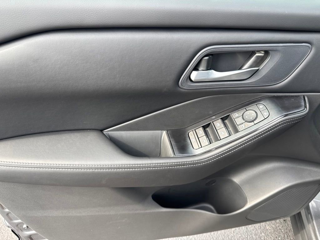 New 2026 Nissan Rogue SV FWD image 12