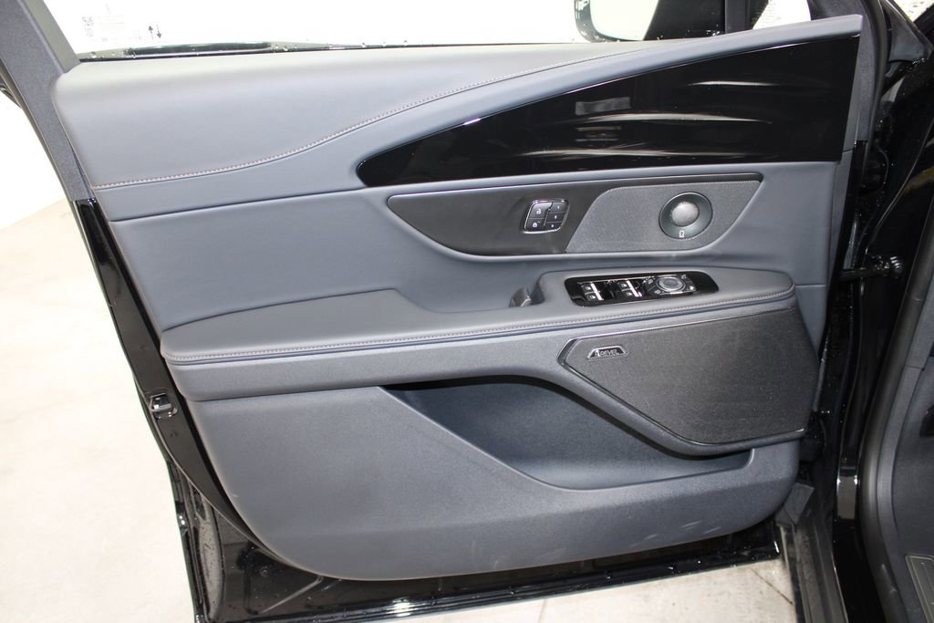 New 2025 Lincoln Nautilus Premier w/ Equipment Group 102A image 22