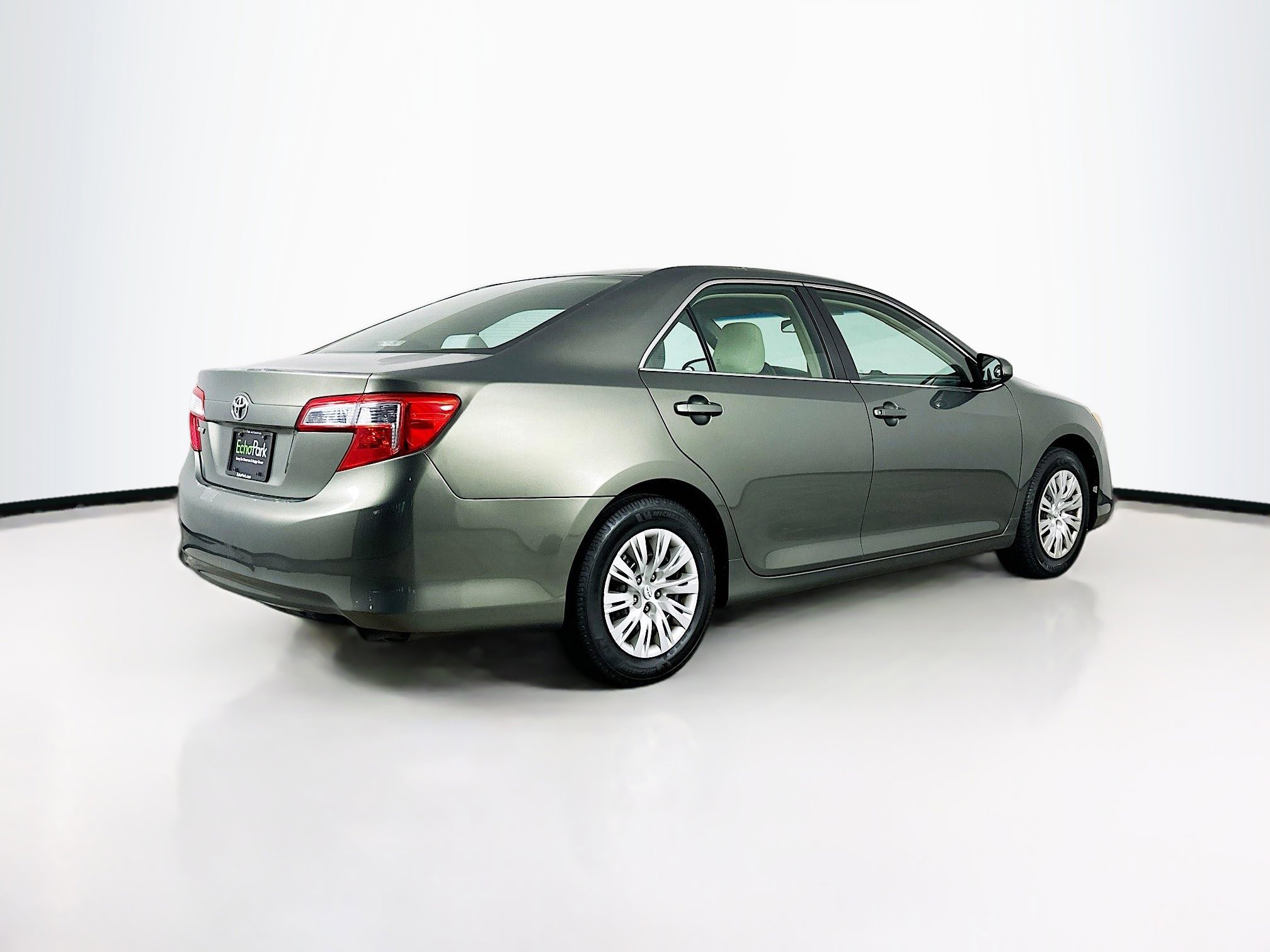 Used 2012 Toyota Camry L image 9