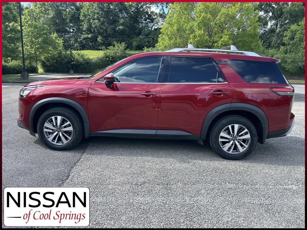Used 2023 Nissan Pathfinder SL AWD/4WD image 4