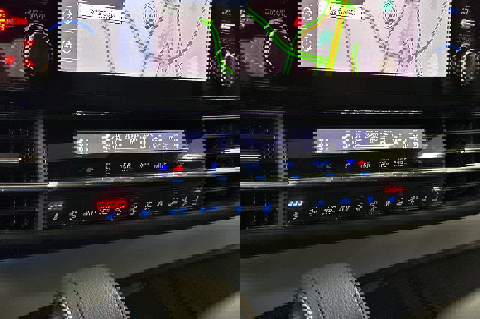 Used 2022 Toyota Sienna Limited image 23