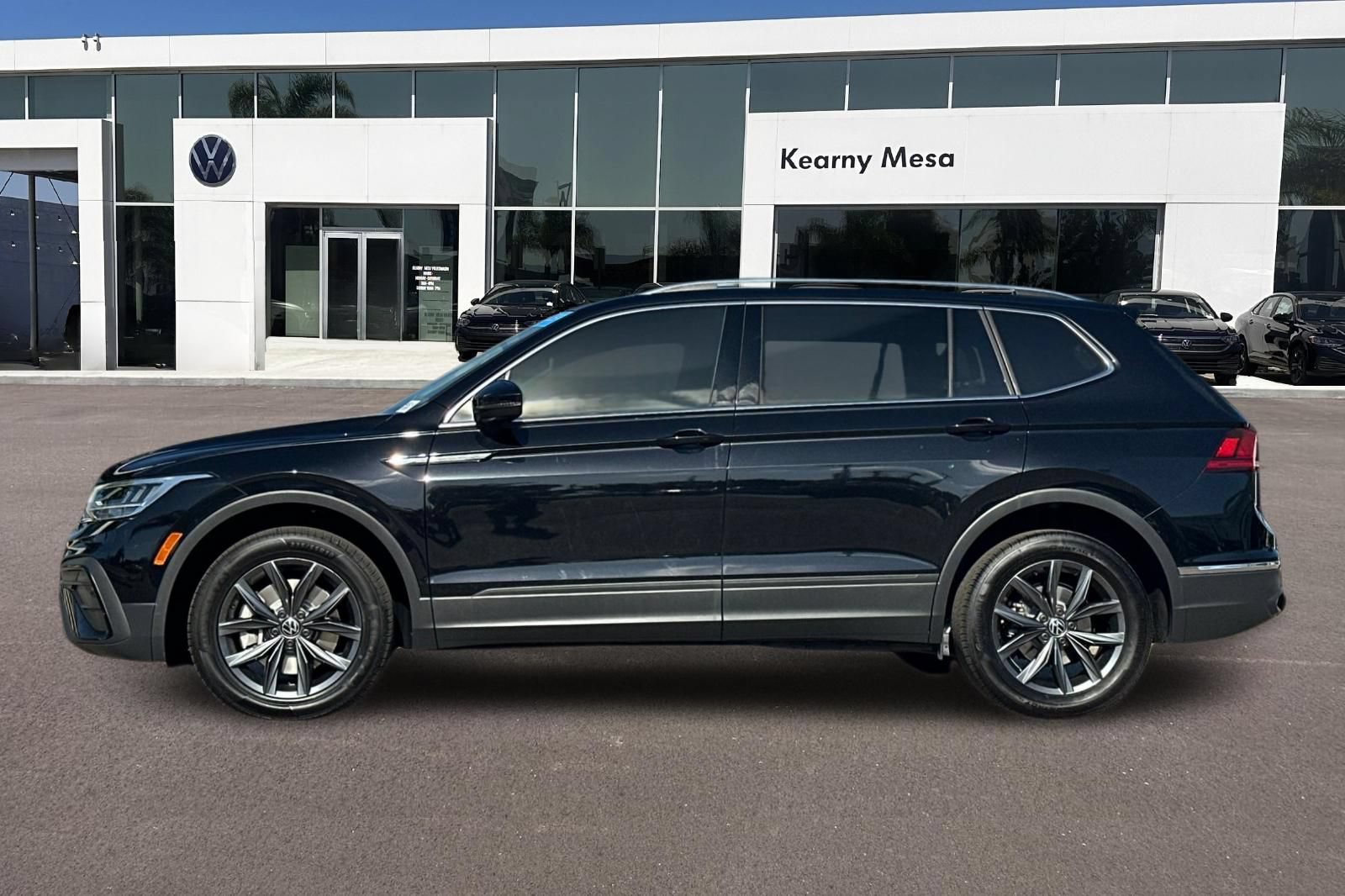 Used 2023 Volkswagen Tiguan SE FWD image 7