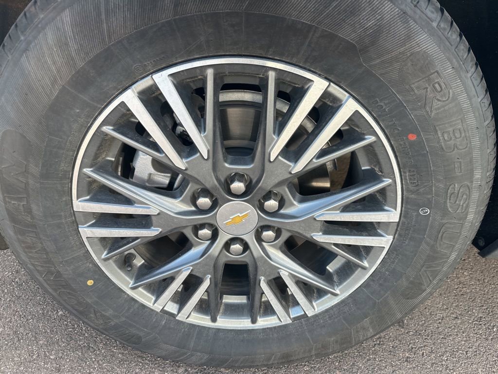 Used 2025 Chevrolet Traverse LT image 4