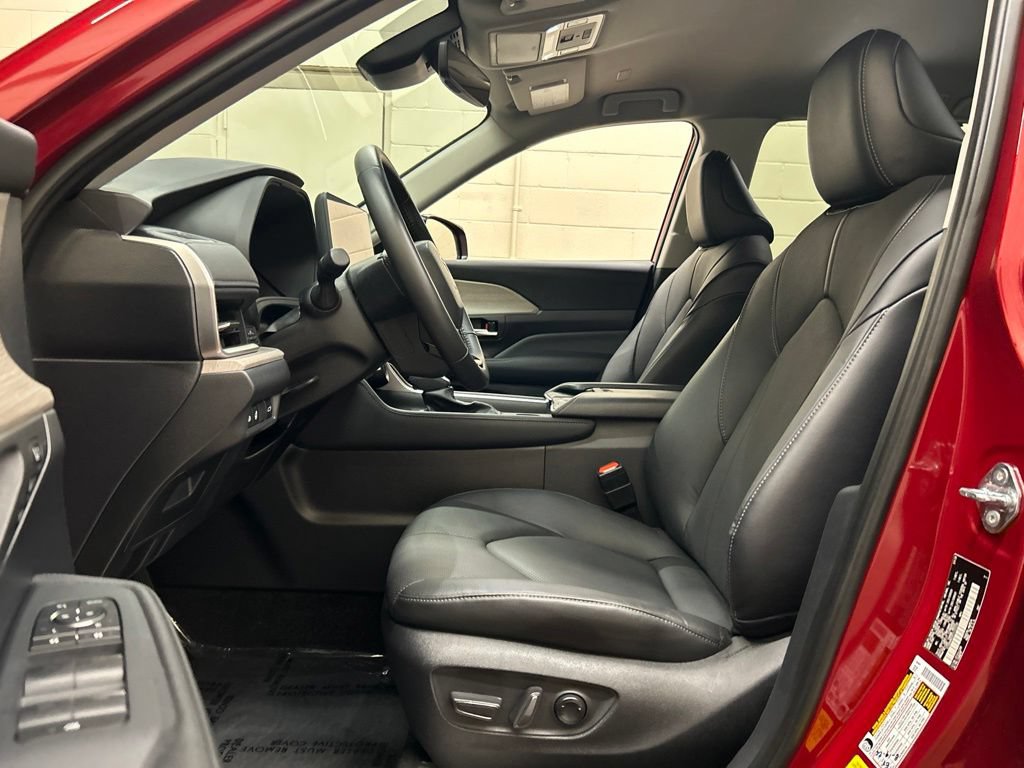 Used 2026 Toyota Grand Highlander AWD image 7