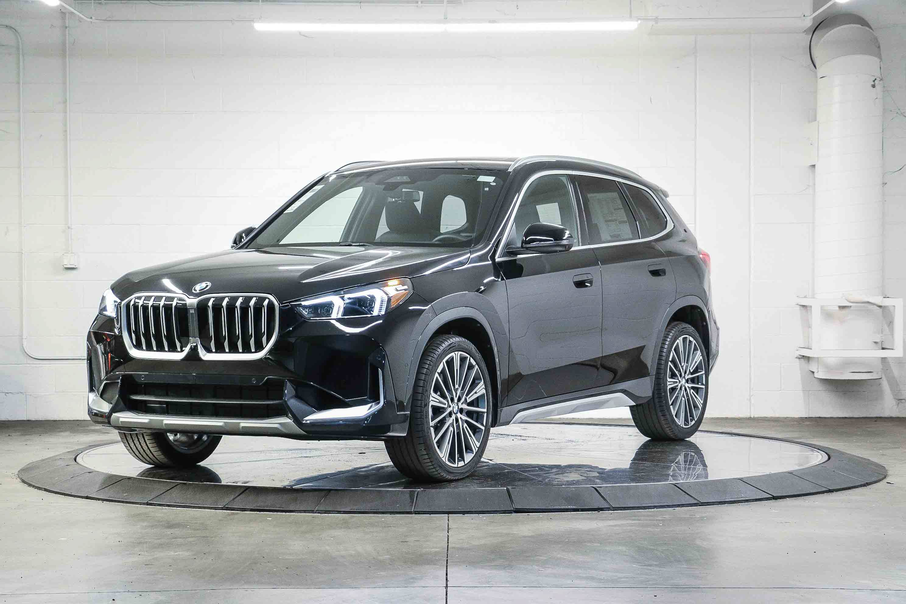 New 2026 BMW X1 xDrive28i w/ Technology Package AWD/4WD image 4