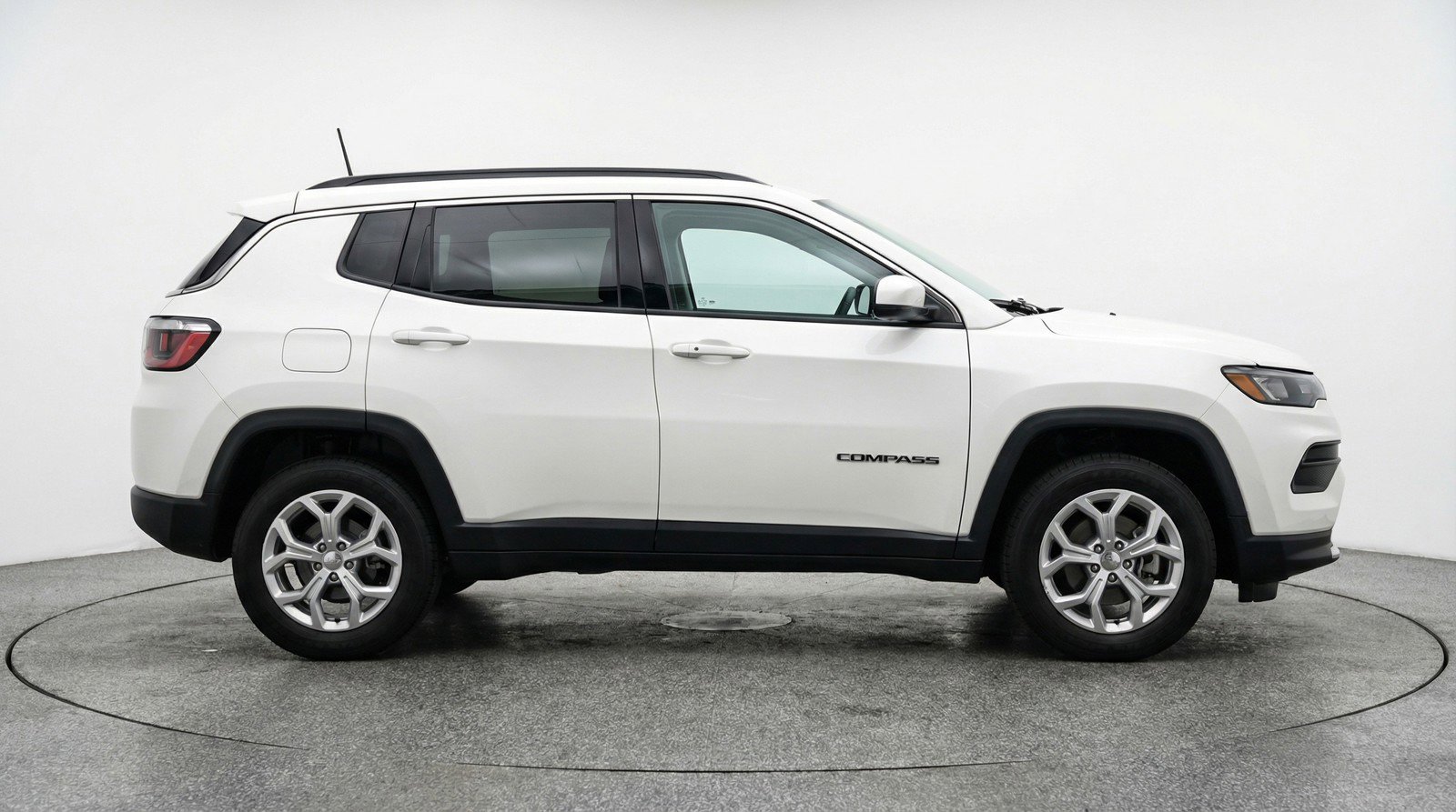 Used 2025 Jeep Compass Latitude AWD/4WD image 11
