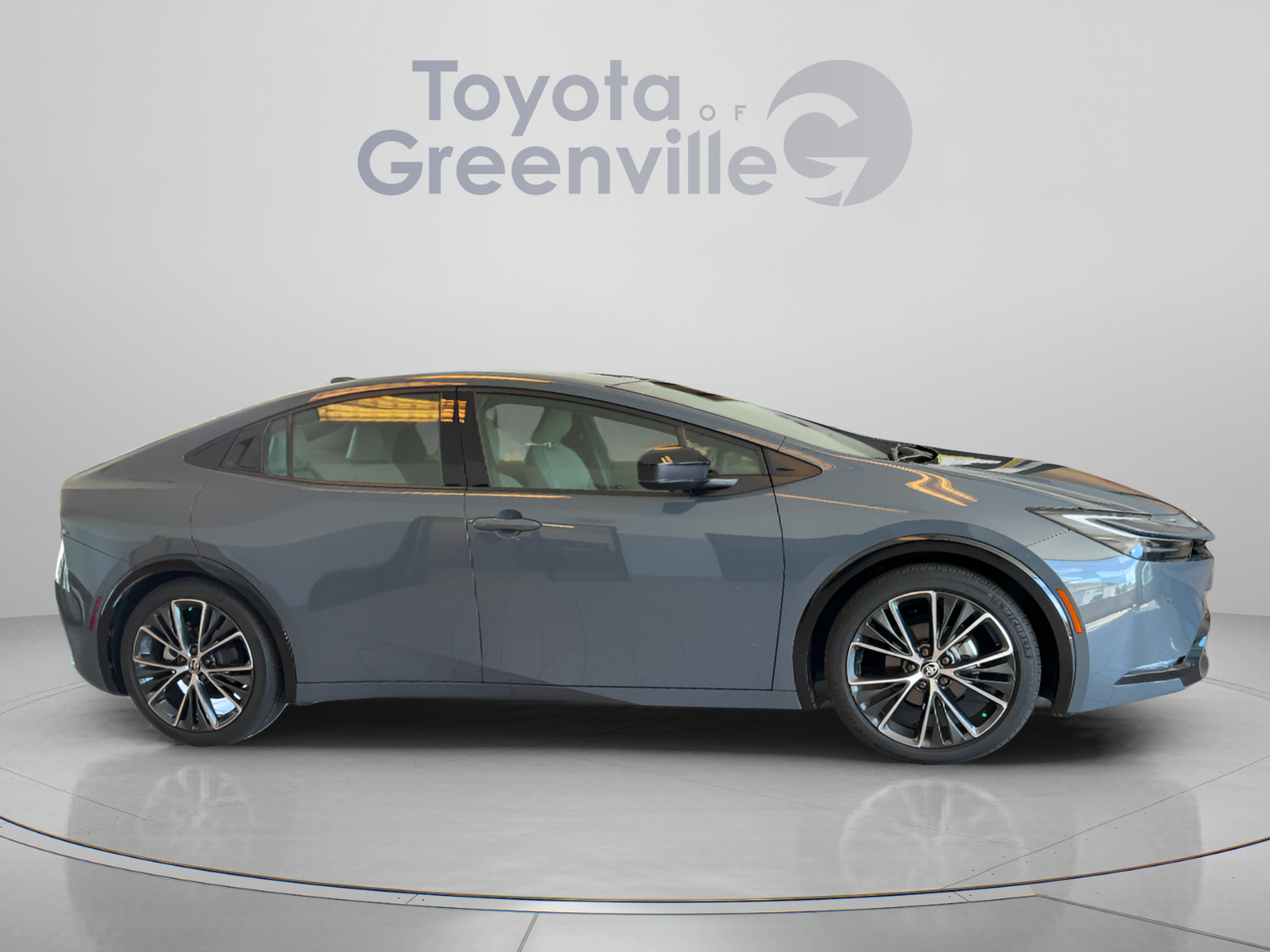 Used 2024 Toyota Prius XLE FWD image 7