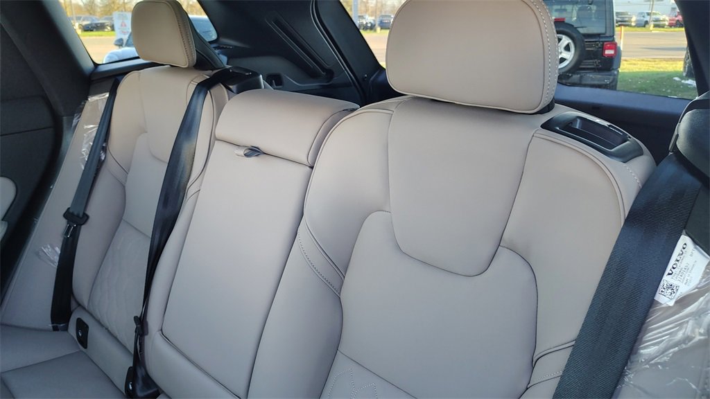 New 2026 Volvo XC60 B5 Plus w/ Climate Package image 26