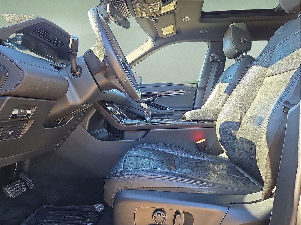 Used 2023 Land Rover Range Rover Evoque SE image 22