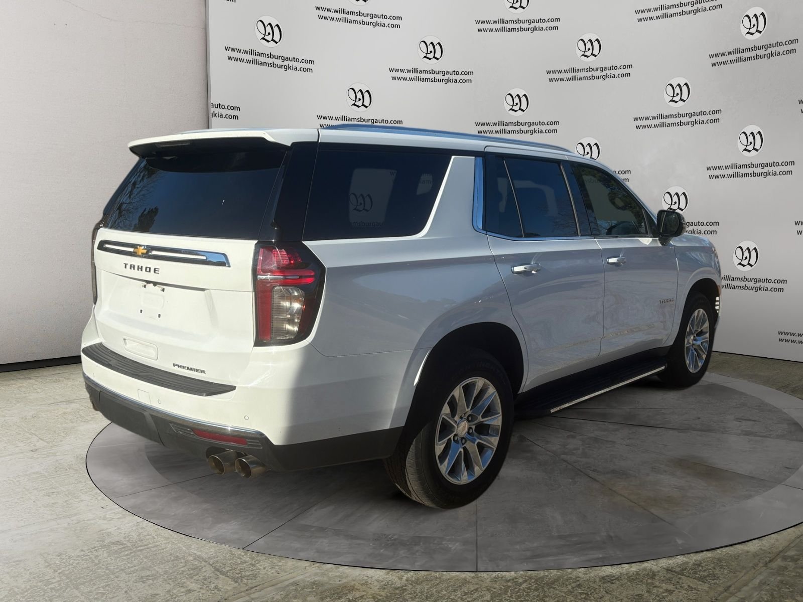 Used 2024 Chevrolet Tahoe Premier AWD/4WD image 5