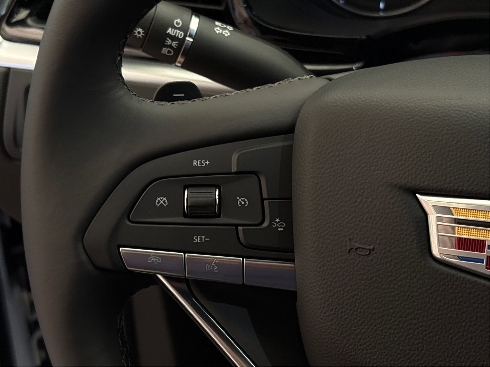 New 2025 Cadillac XT6 Luxury image 28