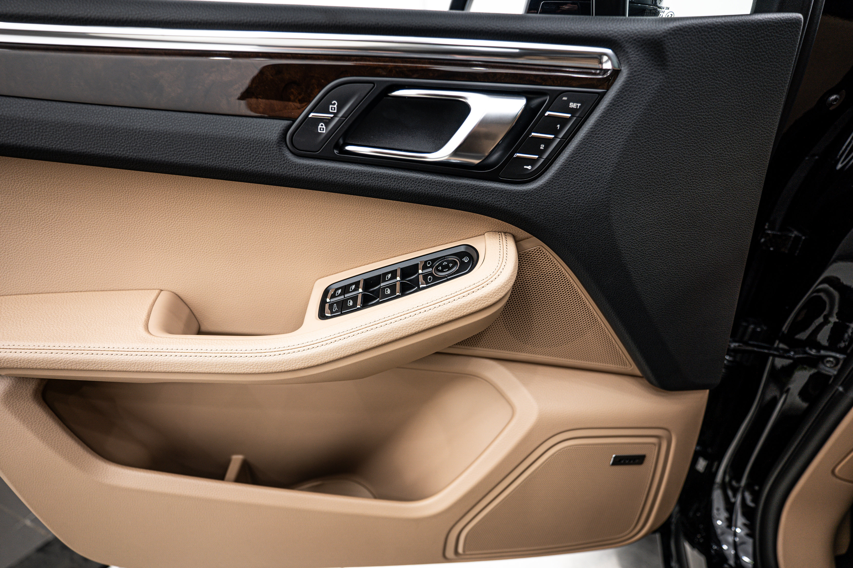 Certified 2026 Porsche Macan AWD/4WD image 17