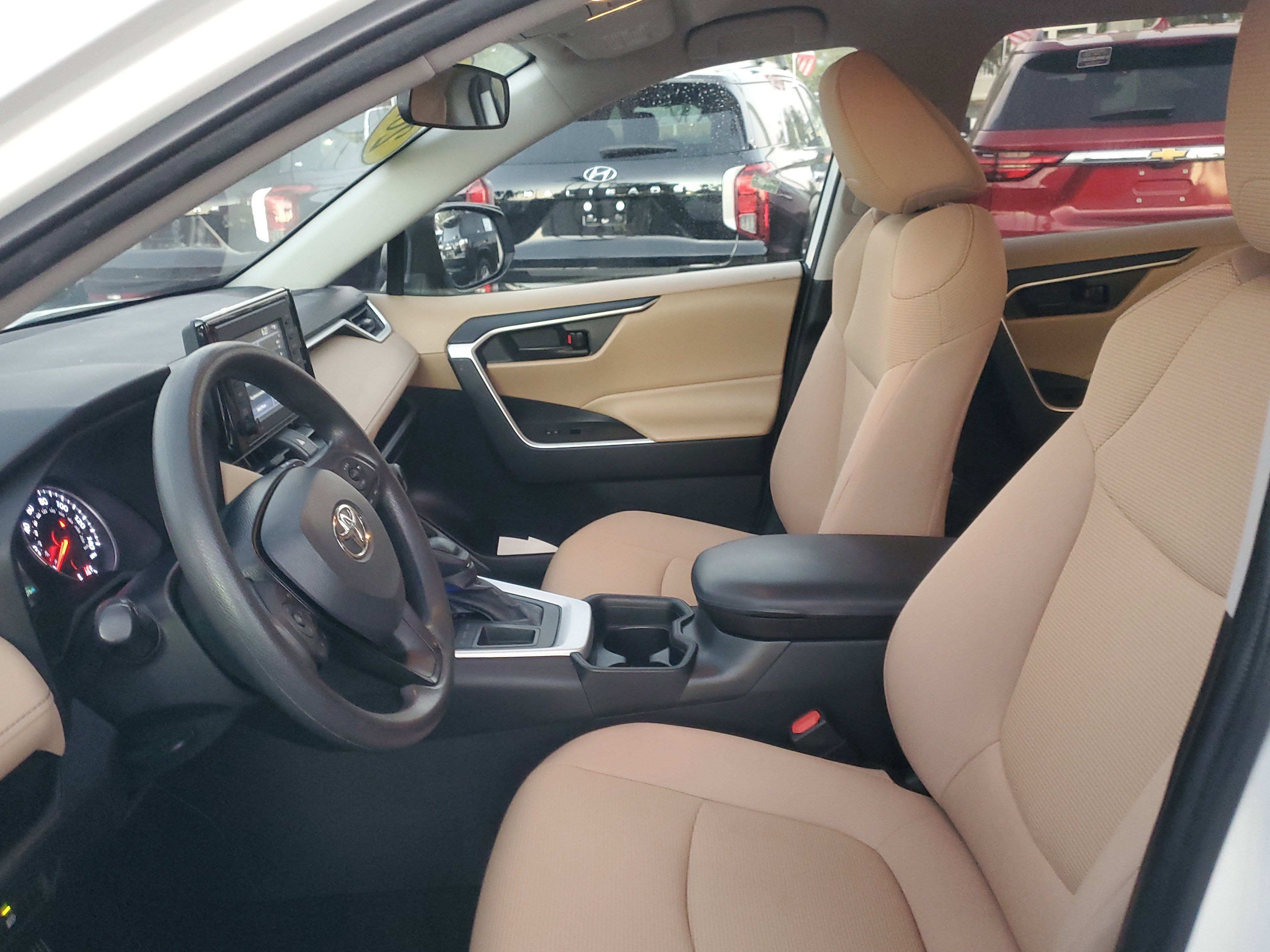 Used 2021 Toyota RAV4 LE image 15