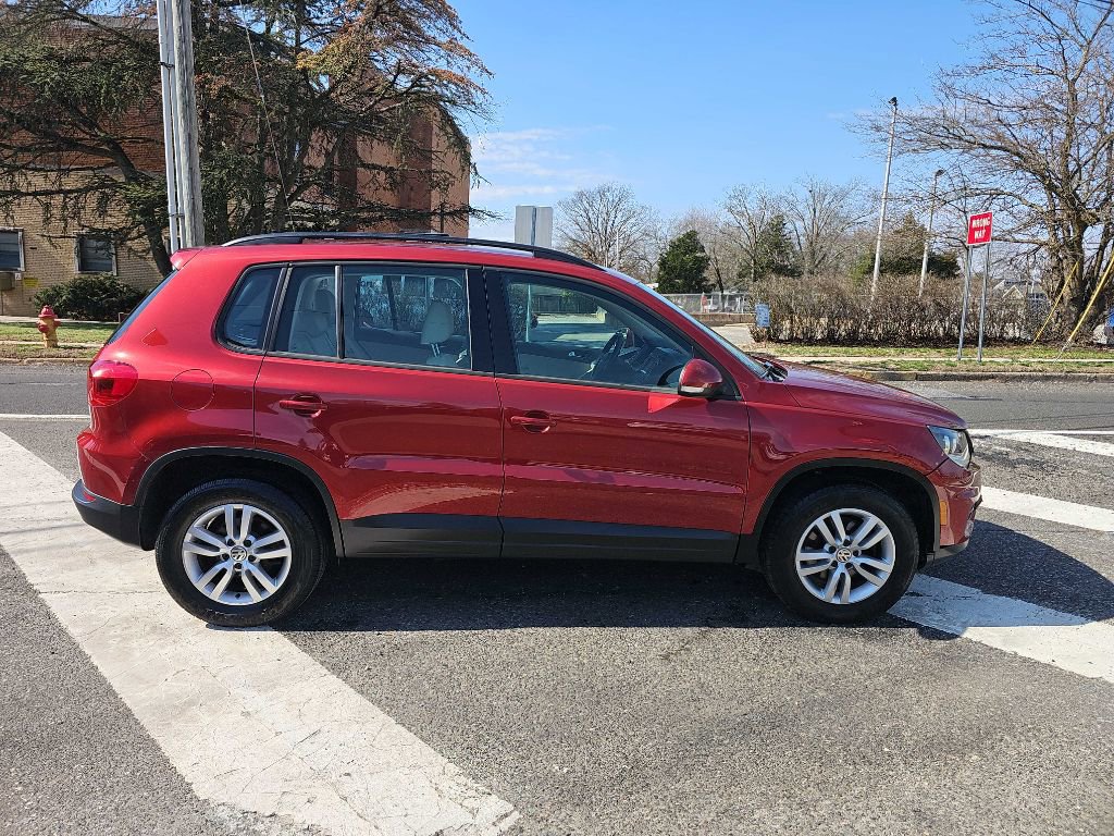 Used 2016 Volkswagen Tiguan S image 4