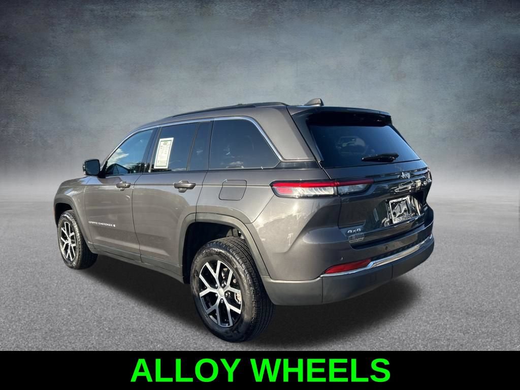 Used 2024 Jeep Grand Cherokee Limited AWD/4WD image 7