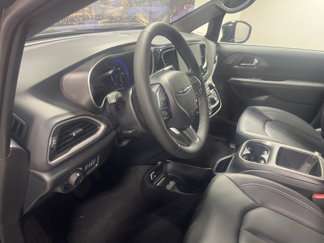 New 2025 Chrysler Voyager LX image 9