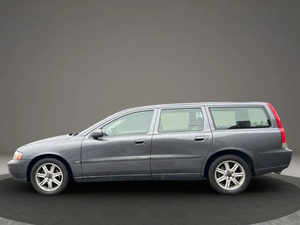 Used 2004 Volvo V70 2.5T FWD image 10