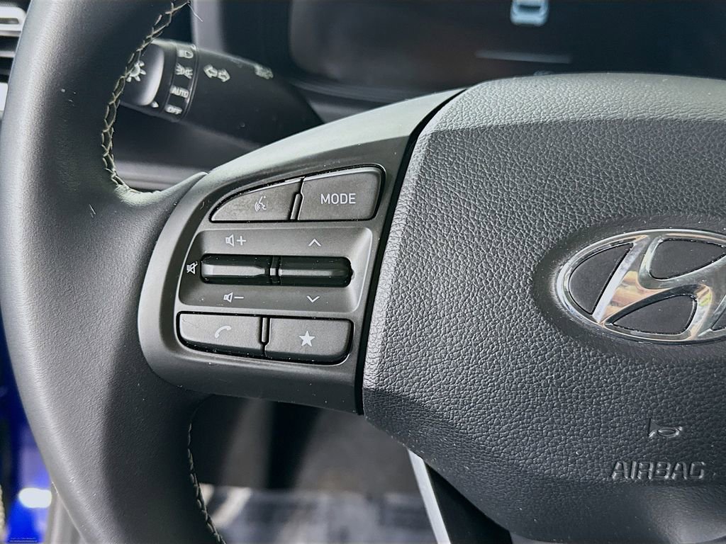 Certified 2023 Hyundai Venue Limited w/ Cargo Package image 22