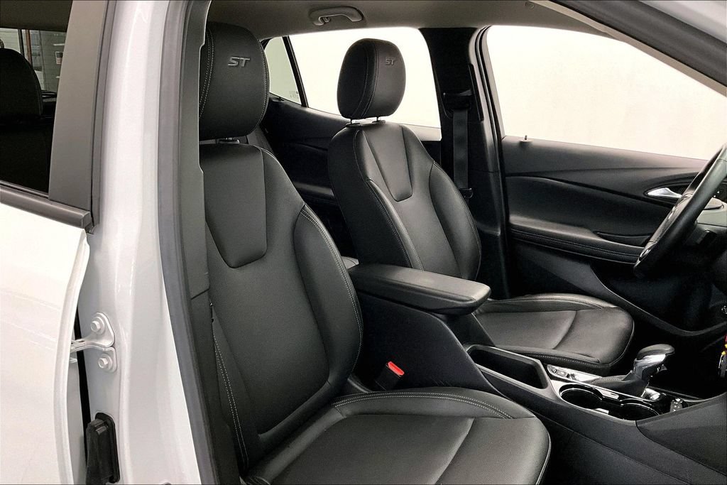 Used 2024 Buick Encore GX Sport Touring w/ Advanced Technology Package AWD/4WD image 7