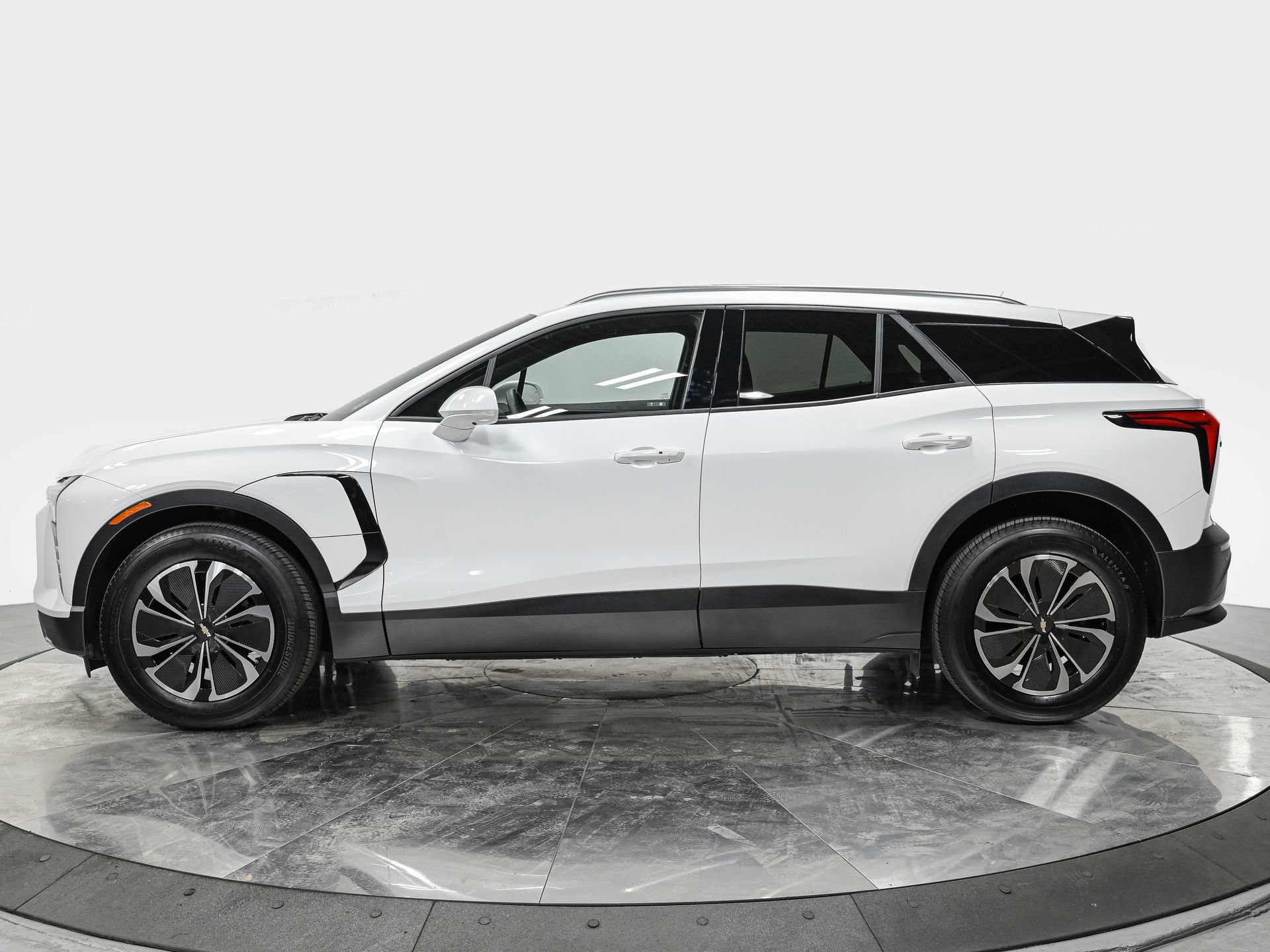 Used 2024 Chevrolet Blazer EV LT AWD/4WD image 2