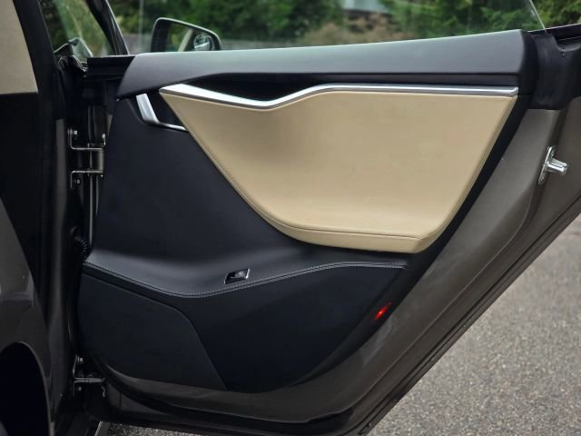 Used 2015 Tesla Model S 85D image 34