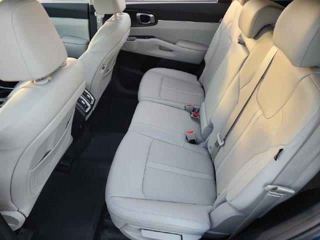 Used 2024 Kia Sorento S w/ Panoramic Sunroof Package FWD image 24