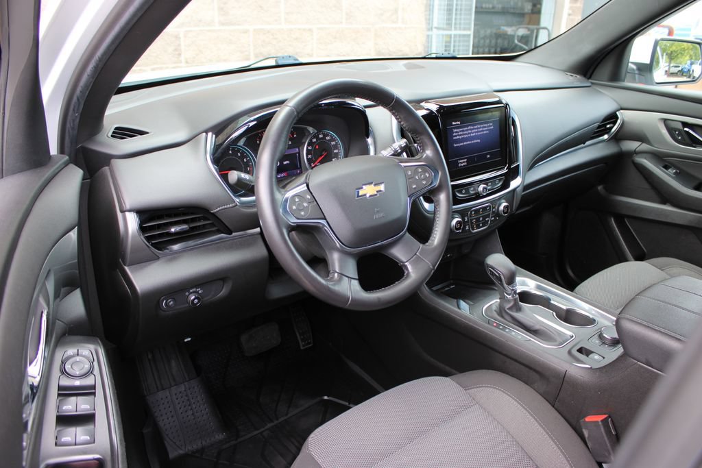 Used 2022 Chevrolet Traverse LT FWD image 13