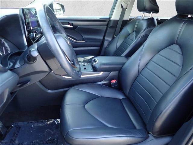 Used 2023 Toyota Highlander XLE FWD image 12