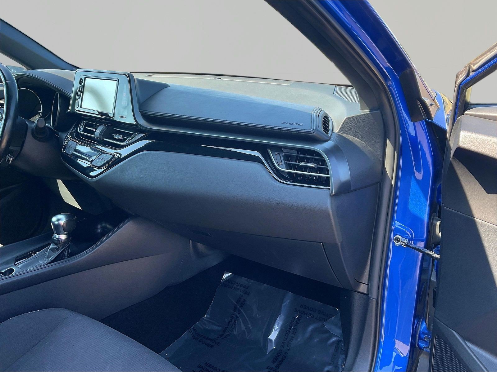 Used 2018 Toyota C-HR XLE FWD image 25