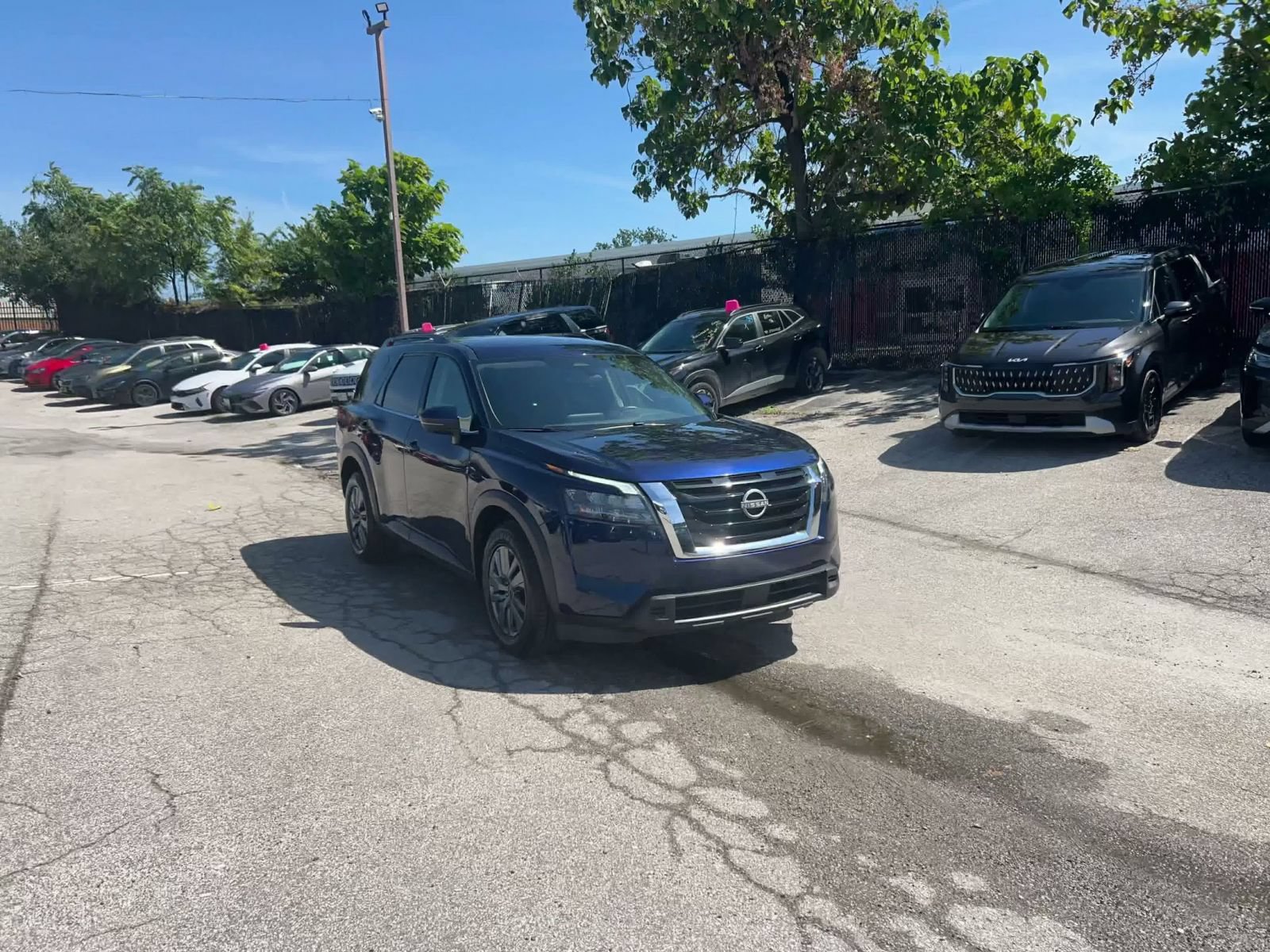 Used 2025 Nissan Pathfinder SV FWD image 3