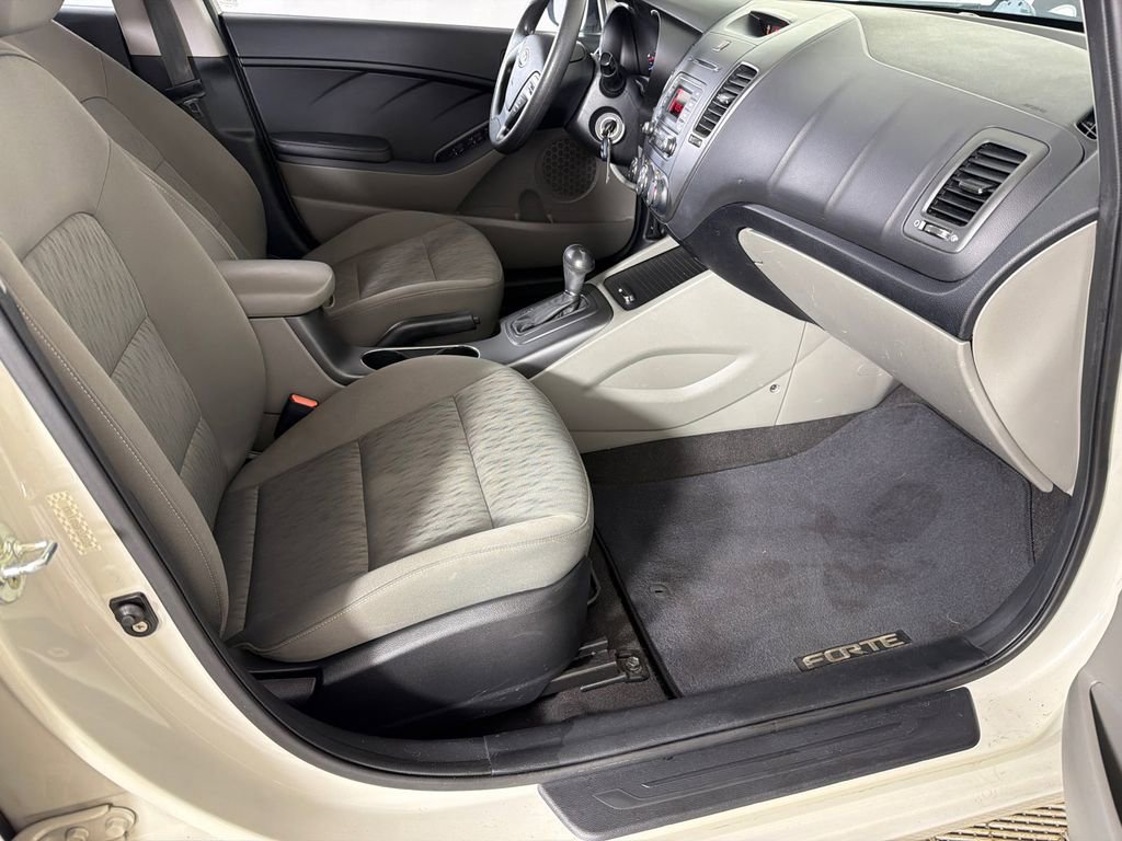 Used 2015 Kia Forte LX FWD image 13
