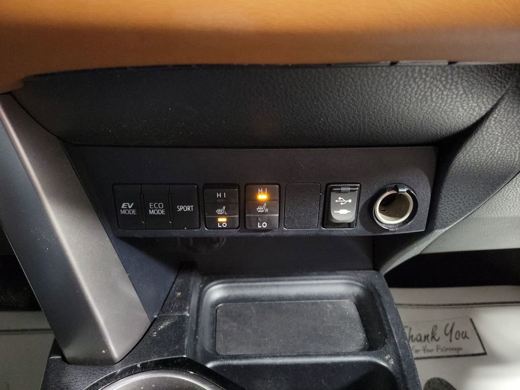 Used 2017 Toyota RAV4 Limited image 17