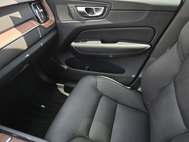 Used 2024 Volvo XC60 B5 Plus AWD/4WD image 26