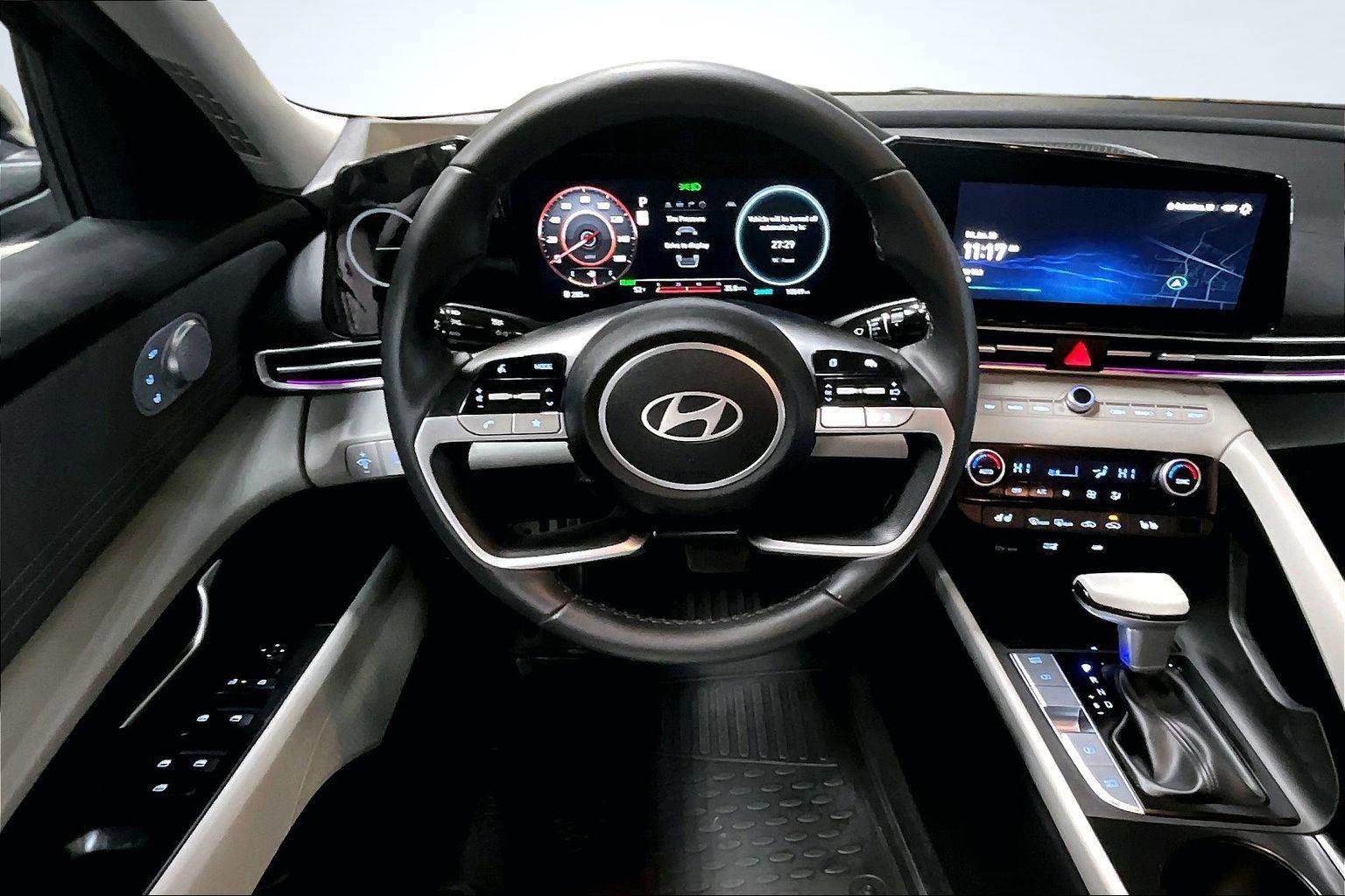 Used 2025 Hyundai Elantra Limited image 6