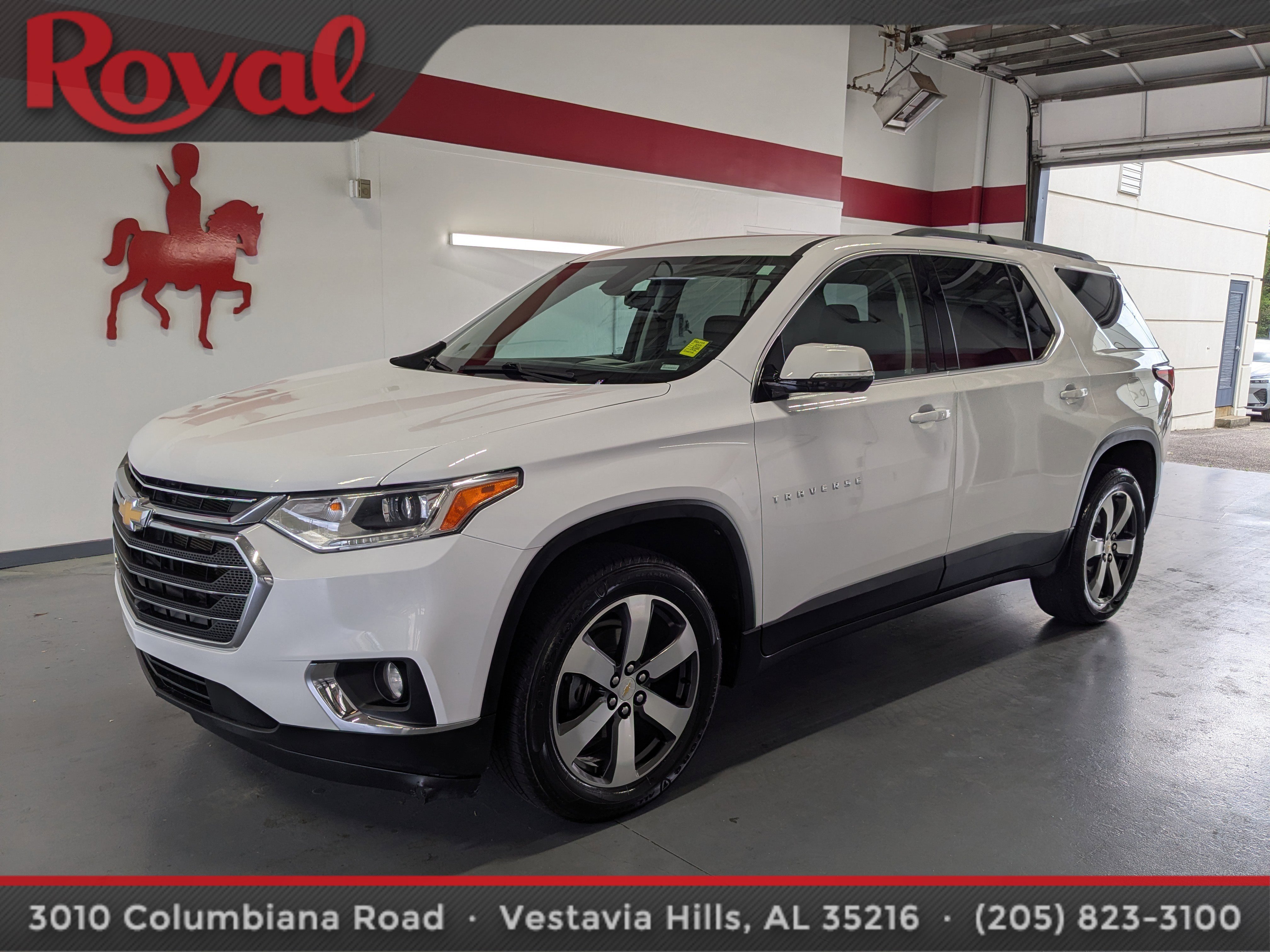 Used 2020 Chevrolet Traverse LT w/ LT Premium Package image 1