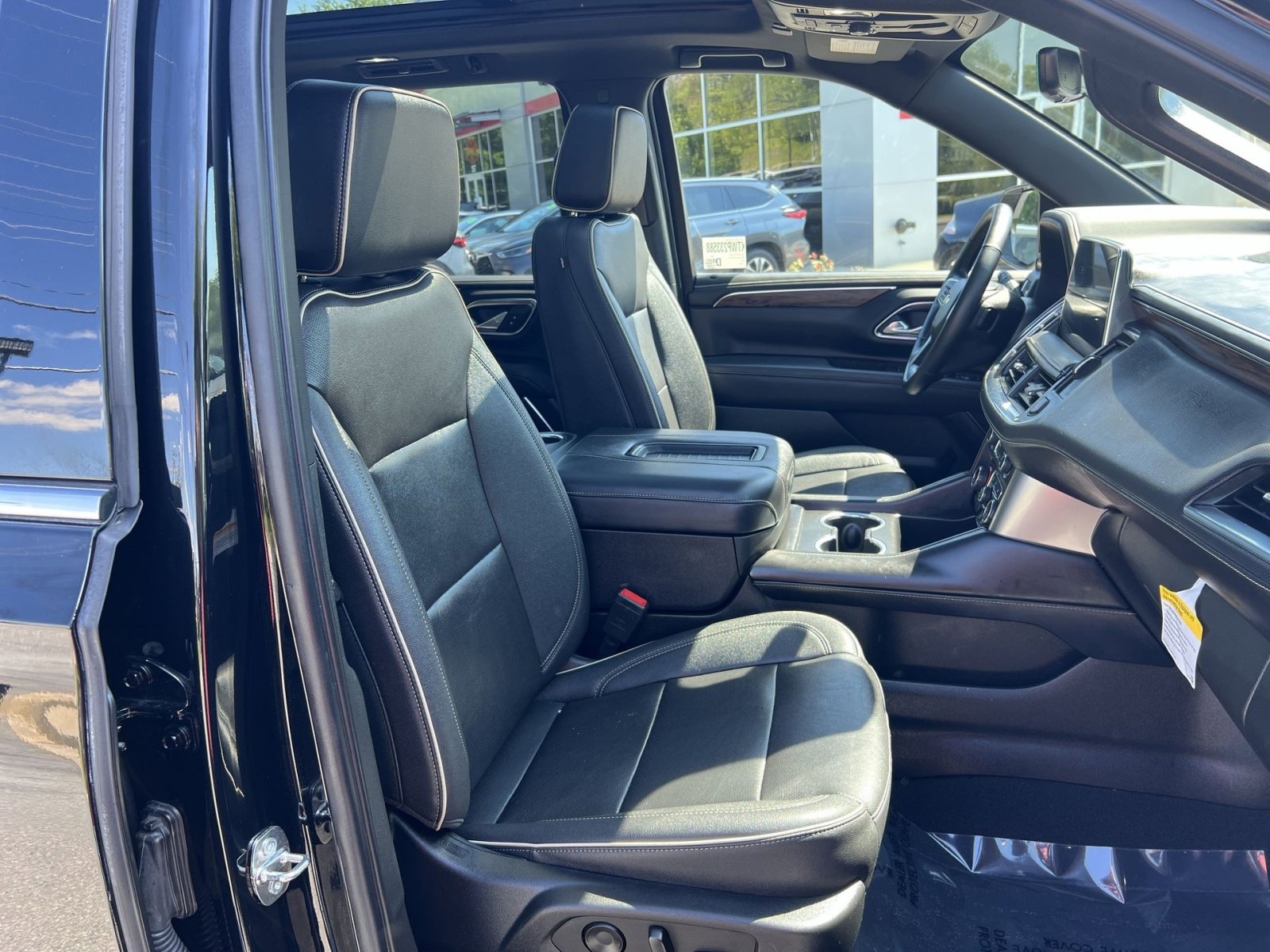 Used 2023 Chevrolet Tahoe Premier AWD/4WD image 35