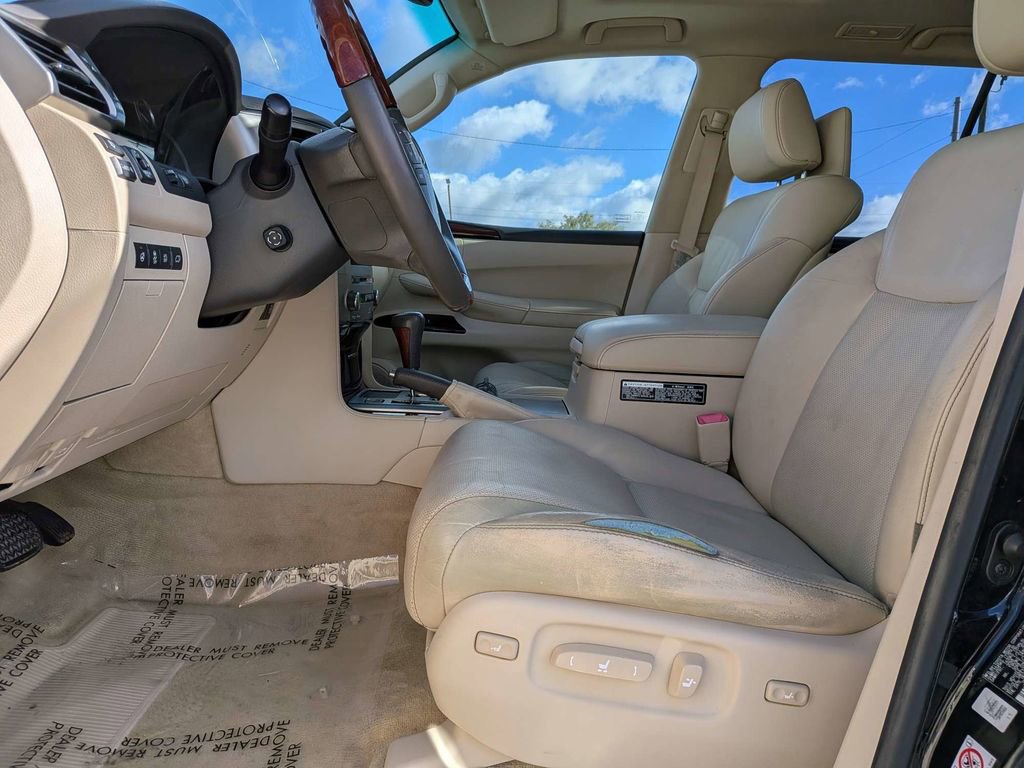 Used 2013 Lexus LX 570 4WD w/ Luxury Pkg image 20