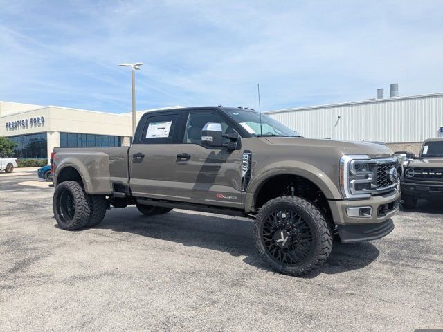 New 2026 Ford F450 4x4 Crew Cab Super Duty image 3
