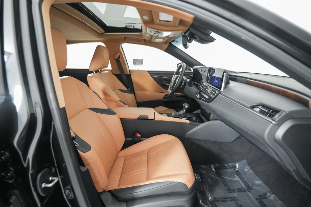 Certified 2024 Lexus ES 300h w/ Technology Package FWD image 19