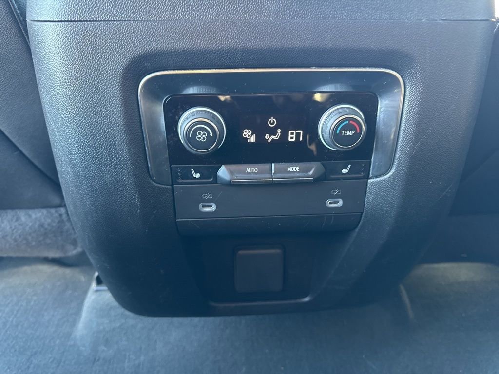 Used 2024 Chevrolet Suburban High Country image 43