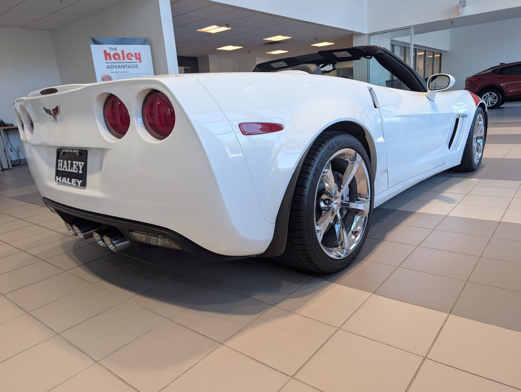 Used 2011 Chevrolet Corvette Grand Sport w/ Preferred Equipment Group RWD image 7