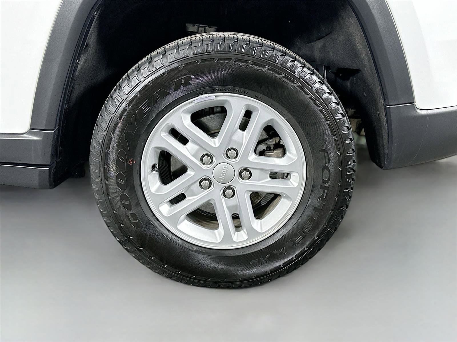 Used 2023 Jeep Grand Cherokee Laredo w/ Luxury Tech Group I image 30